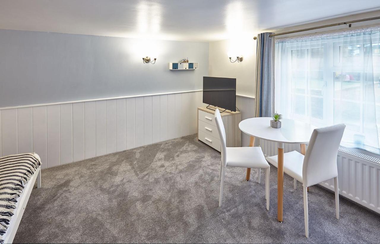 Host & Stay - Princess Place Studio Уитби Екстериор снимка