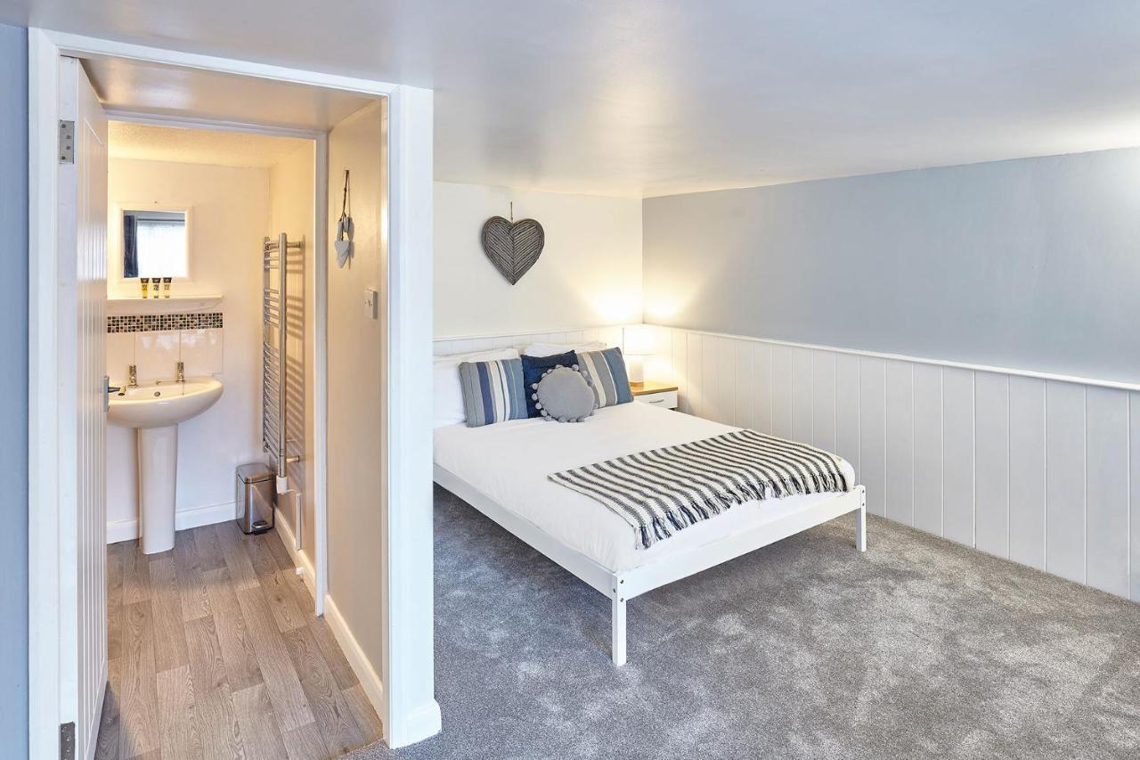 Host & Stay - Princess Place Studio Уитби Екстериор снимка