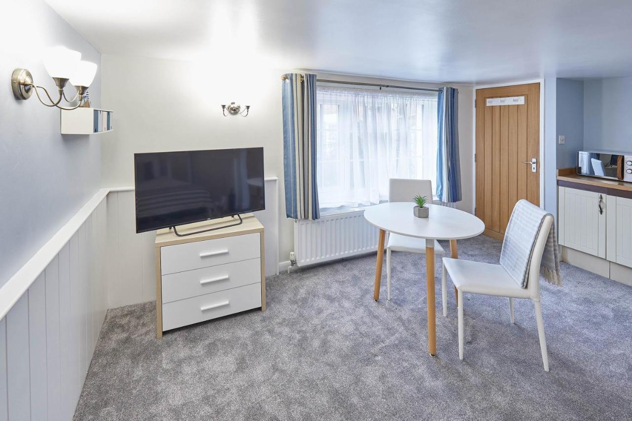 Host & Stay - Princess Place Studio Уитби Екстериор снимка