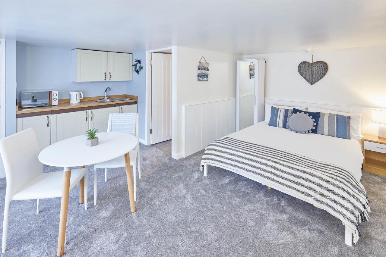 Host & Stay - Princess Place Studio Уитби Екстериор снимка