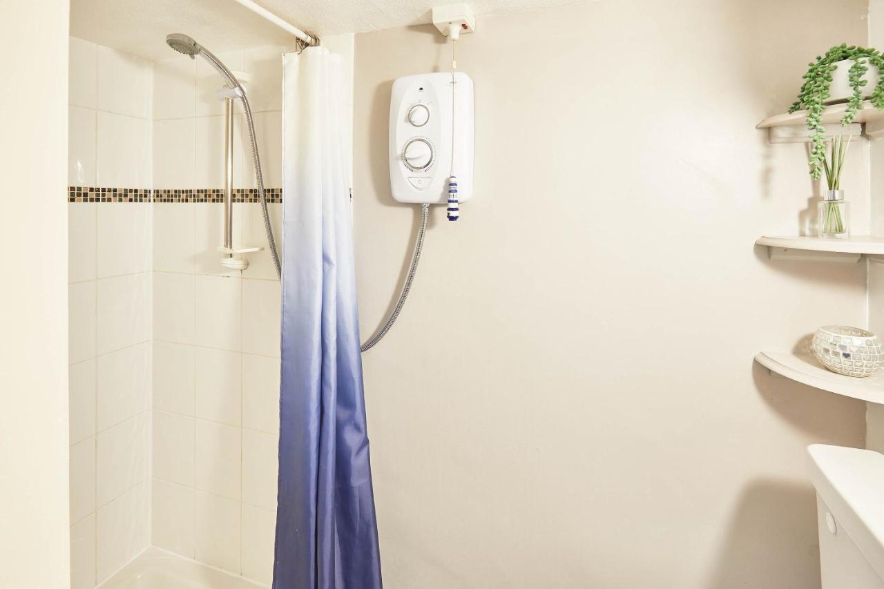 Host & Stay - Princess Place Studio Уитби Екстериор снимка